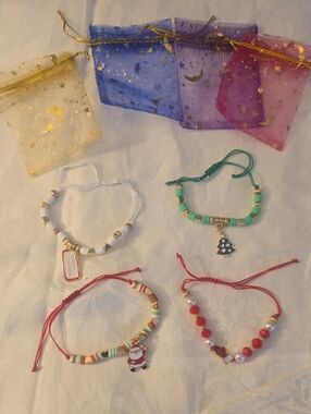 4 Christmas Charm Bracelet Set, Santa, Tree, Mitten, Merry Christmas, Gift Bags